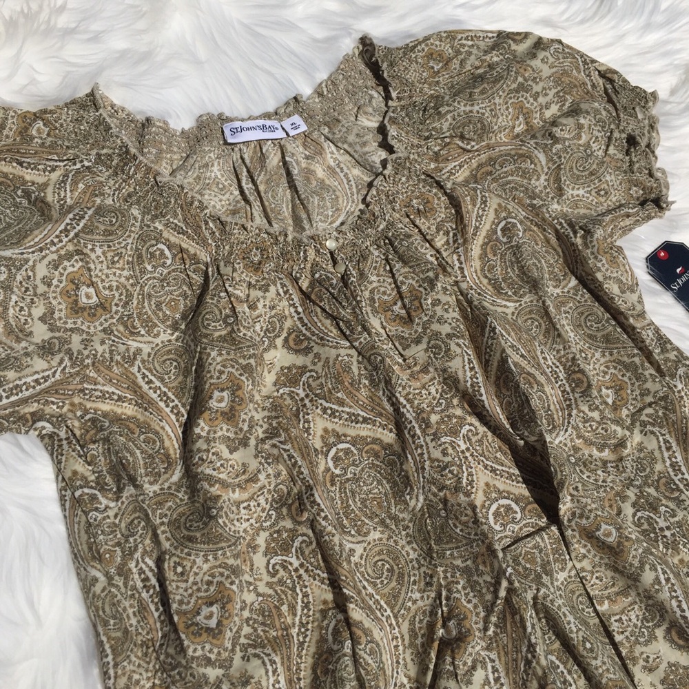 📦MOVING SALE📦 🆕Ruched Blouse - Picture 2 of 3